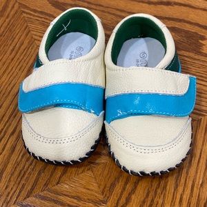 Baby Crib Shoes OMN Velcro Closure Perfect When Taking Those First Steps 18-24 M